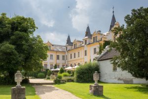 Schloss-Gut-Liebenberg Garten in der Sonne